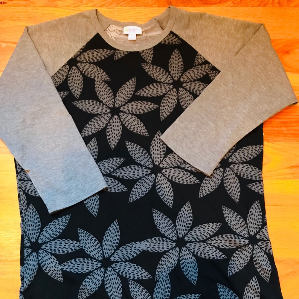 LulaRoe Raglan Top
